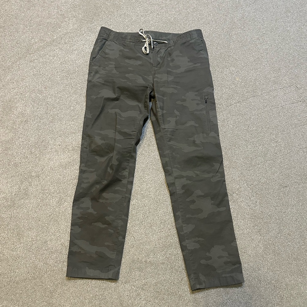 Vuori Women's Camouflage Straight Leg Pants